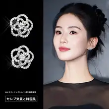 山茶花デザインの純銀製イヤリング【軽やかで高級感あり・春夏用】