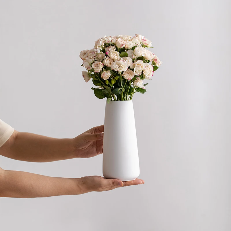 おうち時間を豊かにするおすすめアイテム｜シンプルモダン黒陶器花瓶の選び方と実際の効果