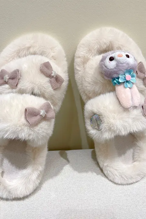 可愛いウサギデザインのふわふわ室内スリッパ【秋冬用・厚底・外履き対応】