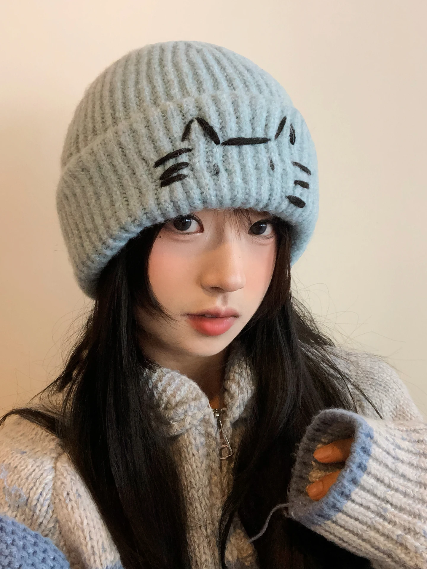 ニット帽を選びすぎて似合わない？可愛い猫の刺繍入りニット帽で解決する方法とは？