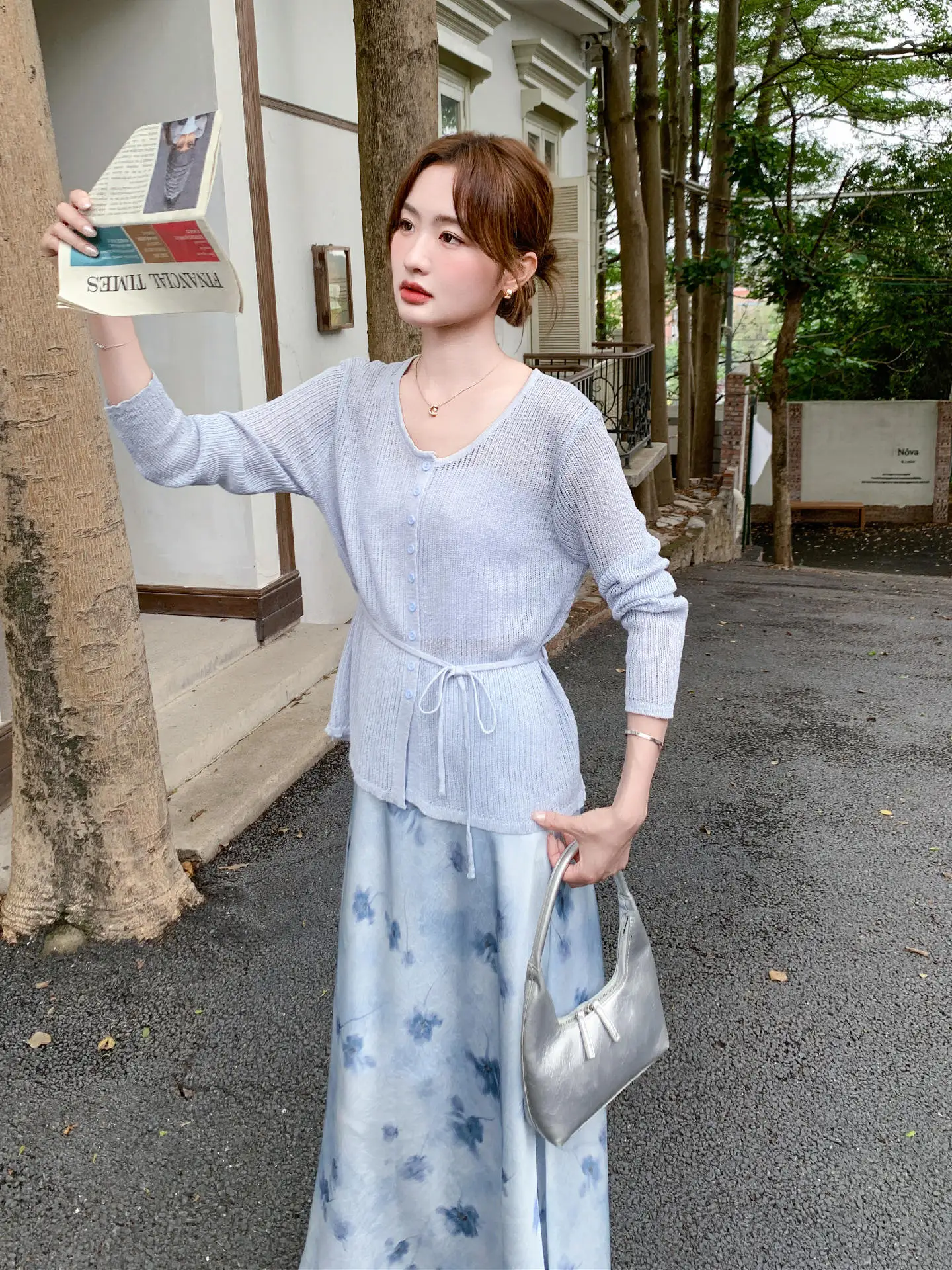 気温12度向けの軽量ニットトップスとフレアスカートセットアップの選び方