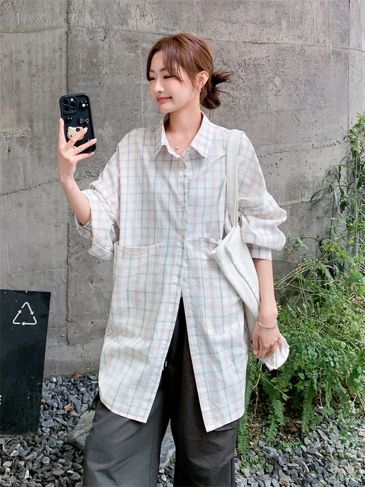 オーバーサイズチェックシャツ：大人女性の通勤とカジュアル着こなしに最適なトレンディデザイン