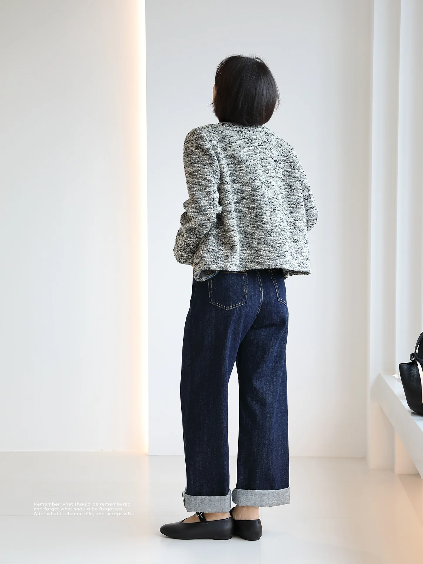 グレージュの服は本当に上品なのか？その本質と、日常に取り入れるための3つのポイント