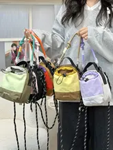 軽量のショルダーバッグ【男女兼用・水筒収納・アウトドア向け・トレンドデザイン】