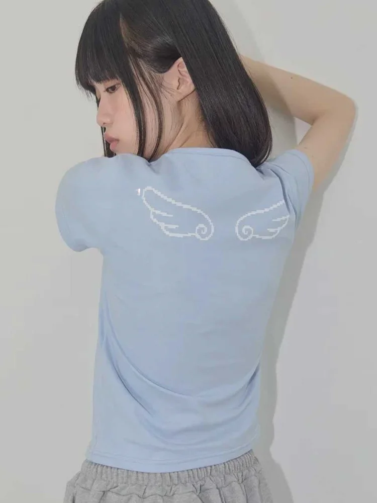 Tシャツをズボンに入れるのはなぜ？そのスタイルが今、若者に人気な理由とは？