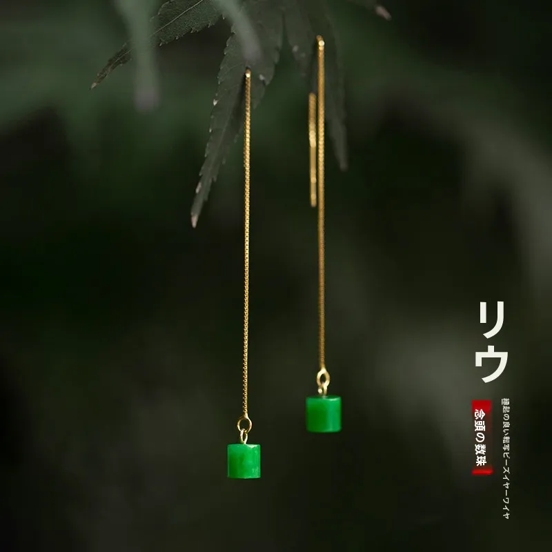 カーブピアスと耳ポンポン、どちらが日常の美しさを引き出すのか？