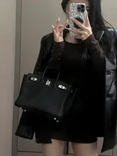 洗練されたデザインの高級感あるレディースプラチナハンドバッグ【肩掛け・手提げ】（セットアップ対応）