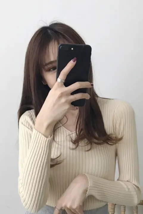 上品な秋用Vネックニットセーター【極上の柔らかさ・フィット感・長袖・女性用】