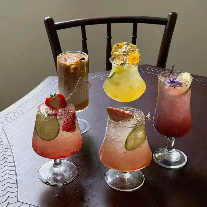 おしゃれなガラス製ジュースカップ【飲料・カクテル・フルーツティー用】