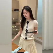学院風ダイヤモンドチェック柄の短袖ニットトップスと不規則なメッシュスカート【小柄向け・スタイルアップ・セットアップ対応】