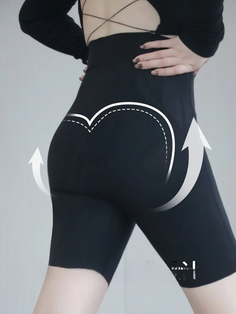 プラスサイズ向けハイウエストパンツ：抗菌機能とウエストサポートの実用性を検証
