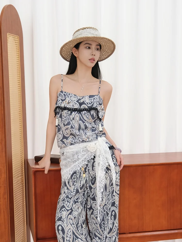立体花の装飾が施された三角巾：レース風春夏用女性向けの着こなしと機能性