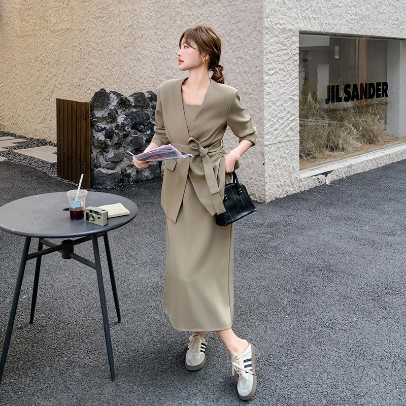 ジャケットとワンピースのコーデで迷うなら、この1着で解決できる？