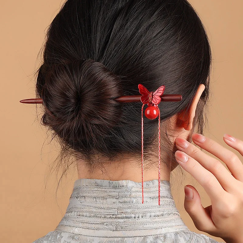 蝶柄の赤檀木製ヘアクリップ：新中式流れる房飾りの実用性と選定ガイド