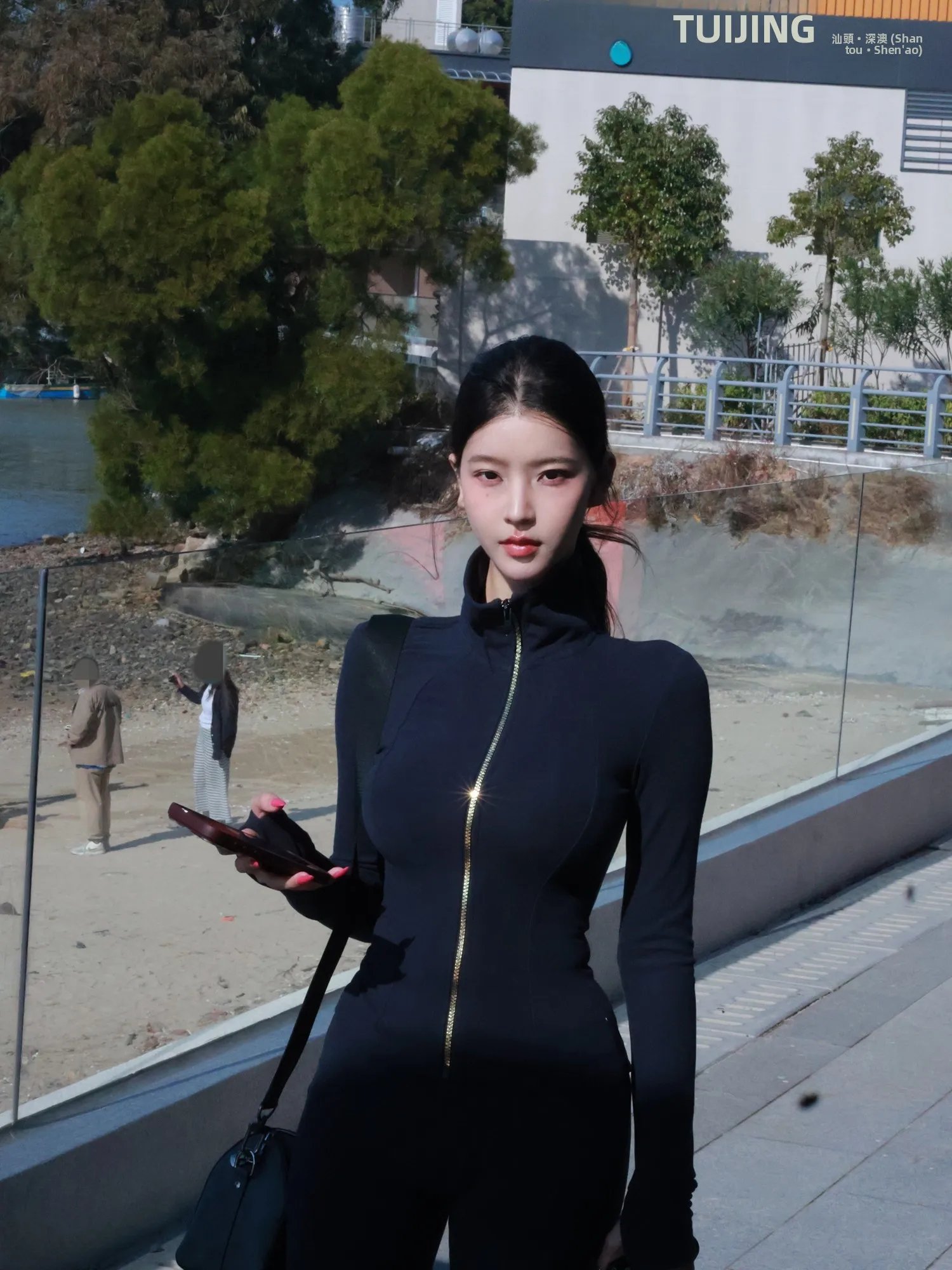 70kgの女性が毎日着て安心できる、秋冬の着こなしにぴったりなトップスとパンツは？