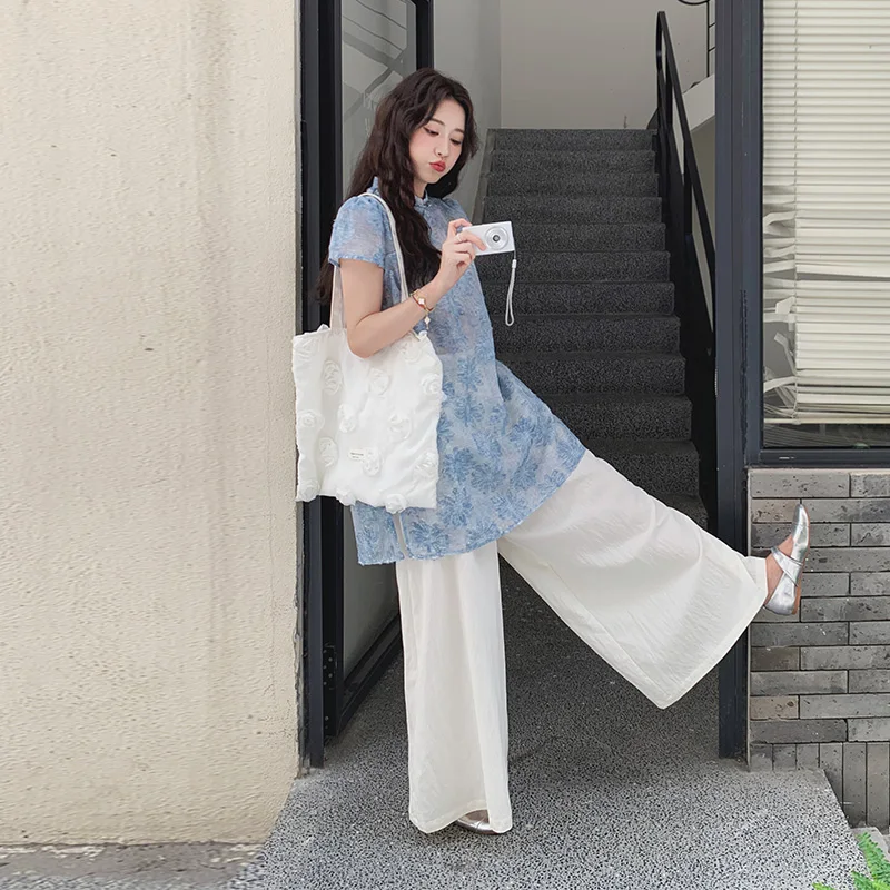 中華料理の季節に合うファッションは？ブルー刺繍の新中式セットアップが解決する
