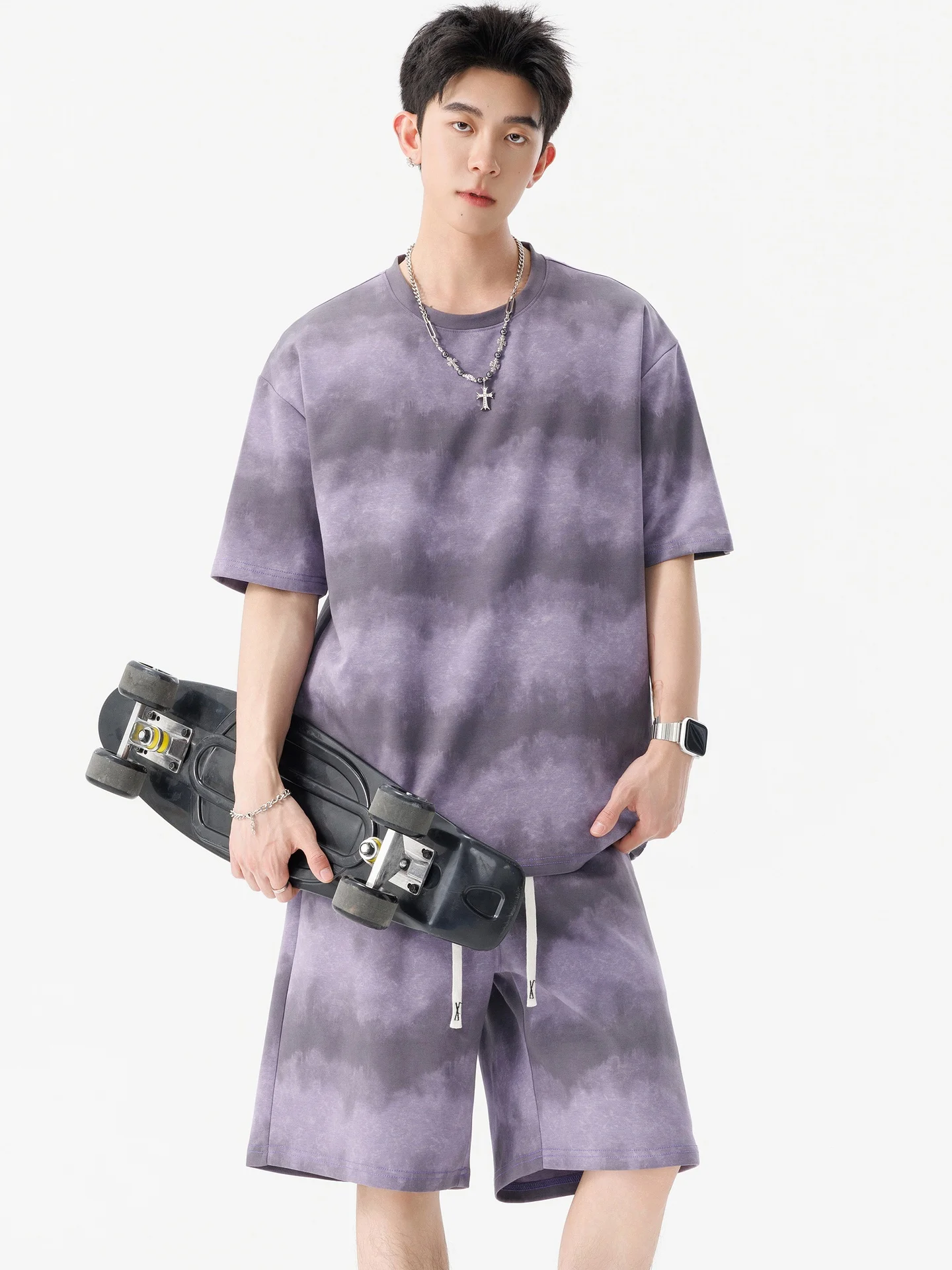 スポーティな夏のスタイルをどう選ぶ？グラデーションTシャツとショートパンツのセットが解決する3つの理由