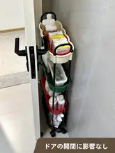省スペース多段式収納ラック【キャスター付き・使わないときは扉の後ろに収納】
