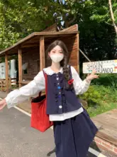 レトロなデザインの女性用ベストとゆったりとしたスカート、シャツの組み合わせ（セットアップ対応）