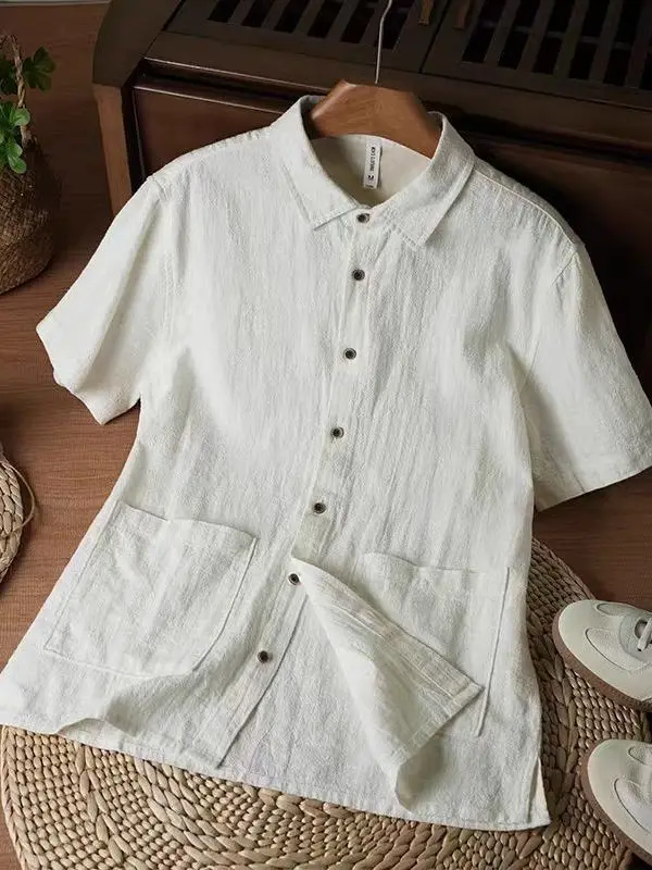 夏服男子はどう選ぶ？デザイン豊かな半袖シャツが通勤とカジュアルを両立する理由