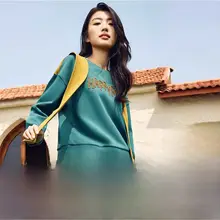 おしゃれで快適！ビッグレターデザインのバイカラーシャツ【秋用・スリーブ付き・カジュアル】