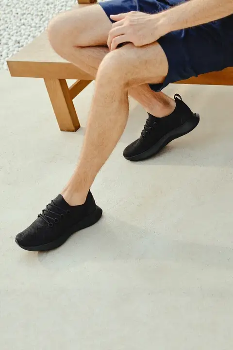 軽量で通気性の良いランニングシューズ【天絲素材・男性用・フィット】