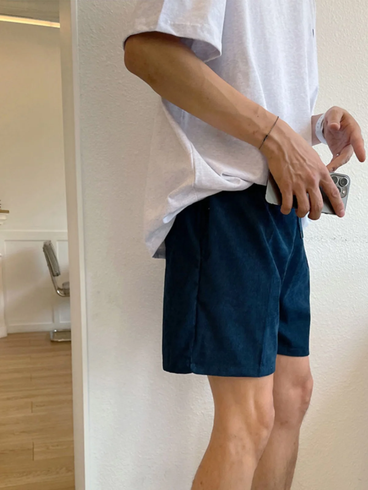 ベージュ ハーフ パンツ コーデ メンズ おすすめ3選：通勤・日常・旅行に最適な着こなし方と選び方