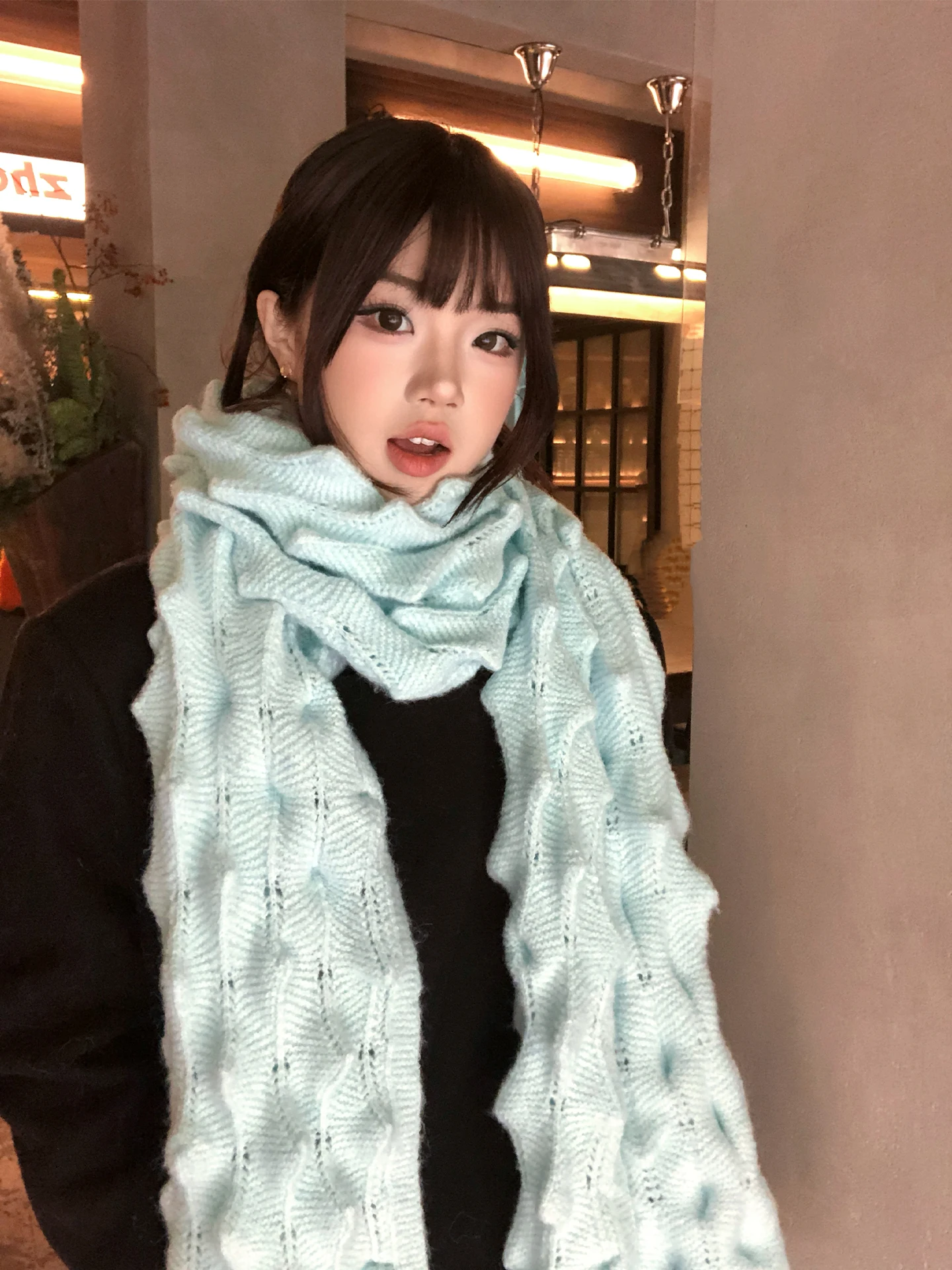 秋冬用の厚手ニットスカーフ：黒眼豆豆の韓風長めデザインが防寒性能を実証