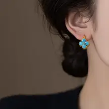 立体的な緑松風花柄ピアス【エレガントなデザイン・フレンチスタイル・高級感】