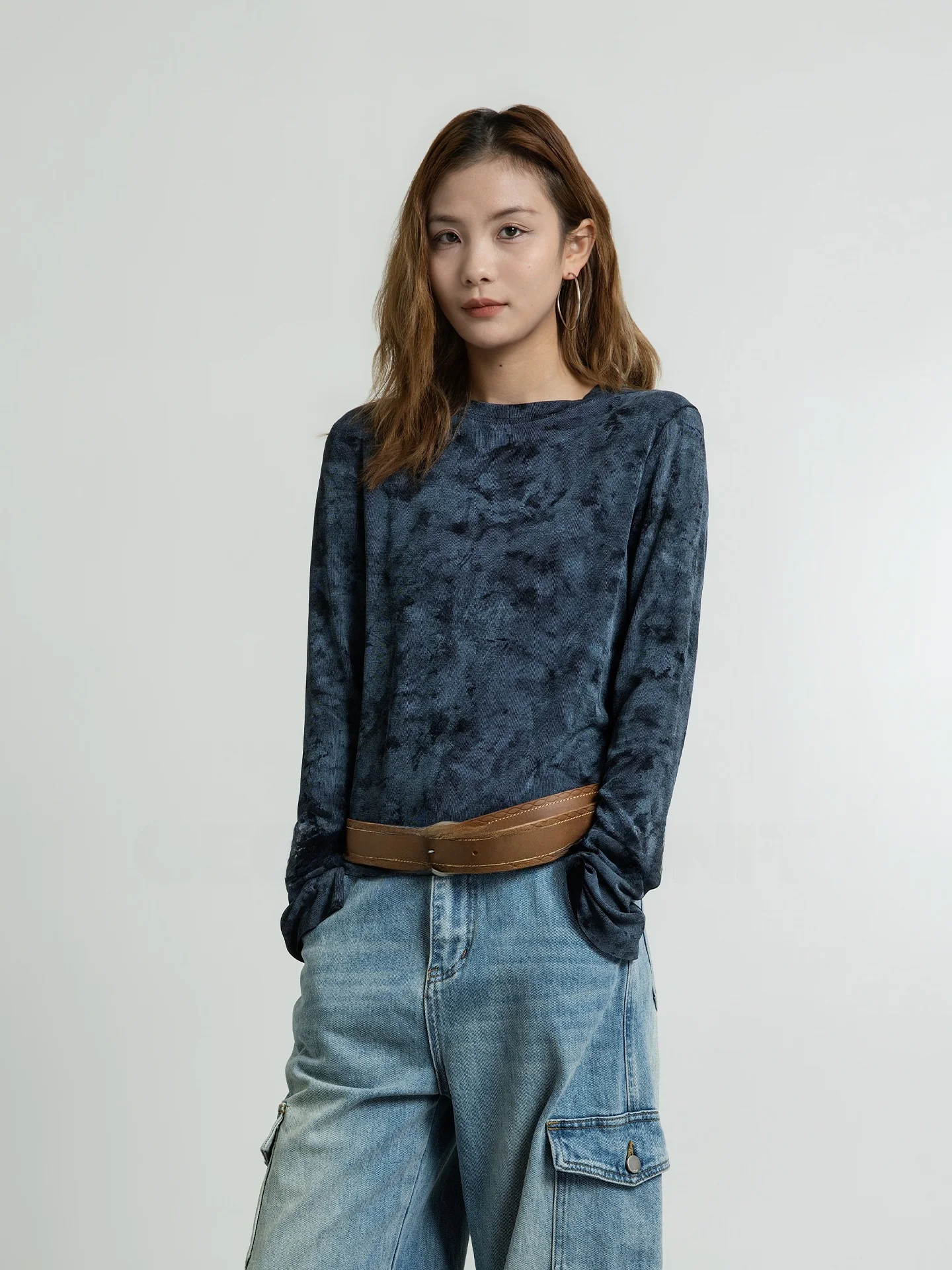 紺のtシャツはどんな感じ？なぜ今、幾何学模様の薄手Tシャツが注目されているのか？