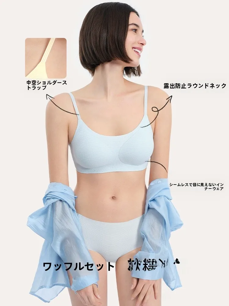 シームレスブラを選ぶべきタイミングは？実は「夏の通勤スタイル」に最適なアイテムがここに！