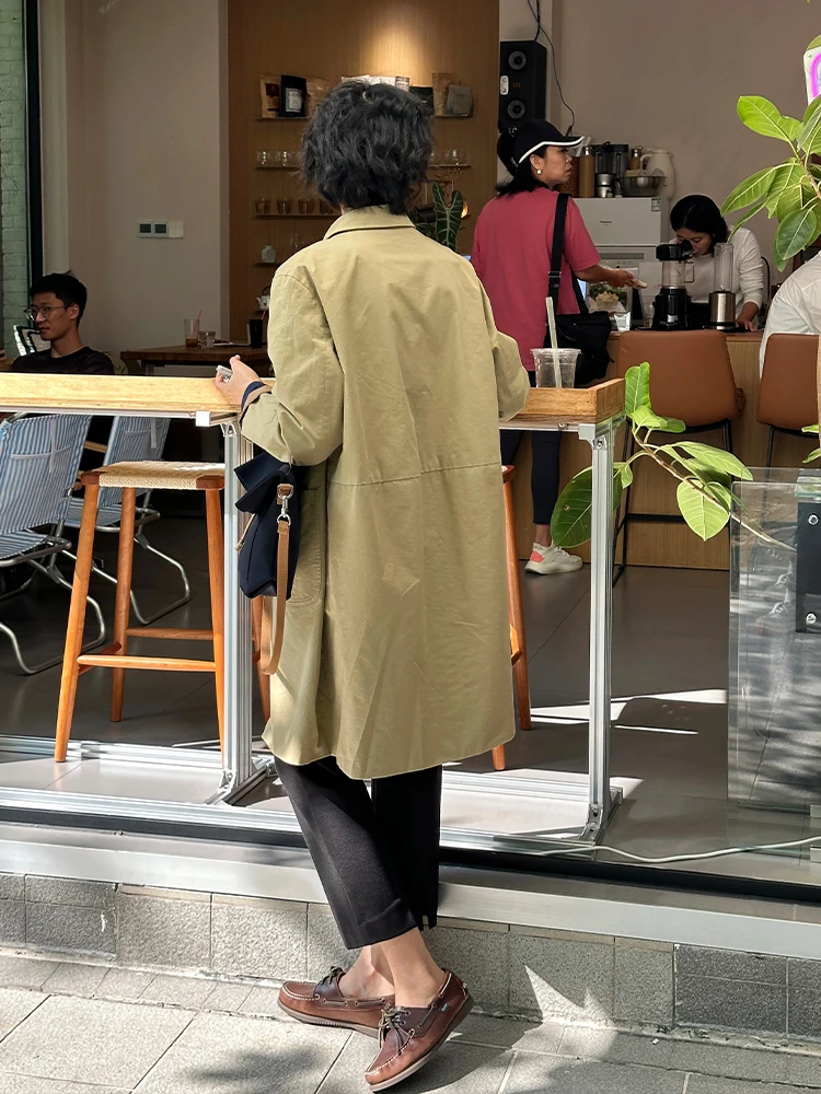 大人可愛い服 50代コーデ | リバーシブルトレンチコートで実践する3つのコツ