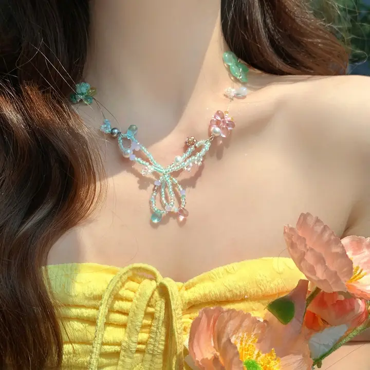 夏にぴったりなリボンビーズネックレス【花モチーフ・クリスタル・カラフル】