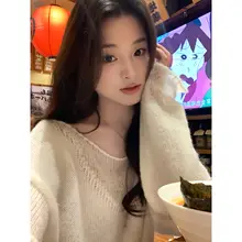 春にぴったりな斜め肩デザインのニットトップス【女性用・したフィット感・カジュアル】