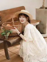 刺繍入り フリルデザイン ブラウス【レトロ＆甘美・女性用・春夏向け】