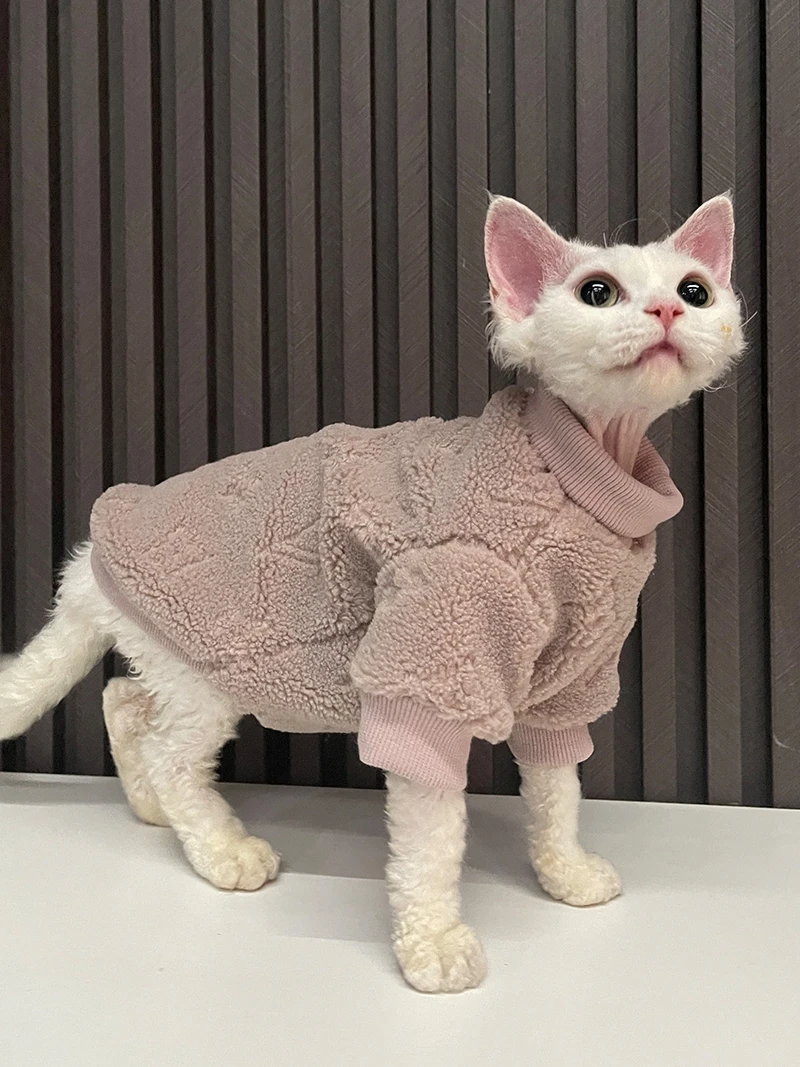 スフィンクス猫用衣服：秋冬厚手設計による快適性とフィット感の実証