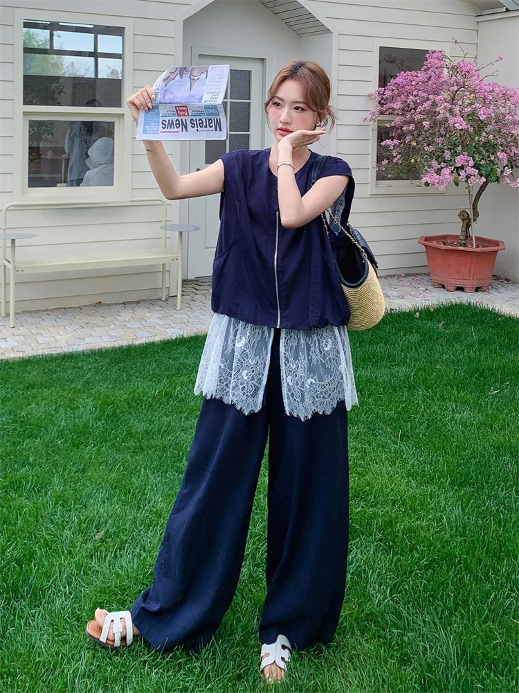 6月後半に着る服はどう選ぶ？深い青のレース切替ベストとワイドパンツが解決するリアルな悩み