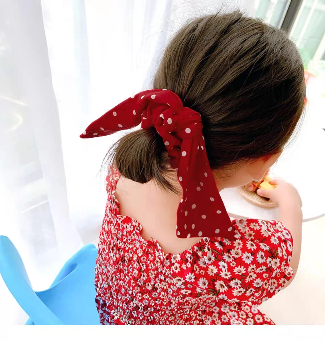 2歳のおもちゃとおしゃれをどう組み合わせる？ヘアゴムで見せる、女の子らしさの秘密