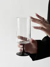 ブラックベースのストレート脚付きグラス【創造的・高級感・ワインやジュース用】