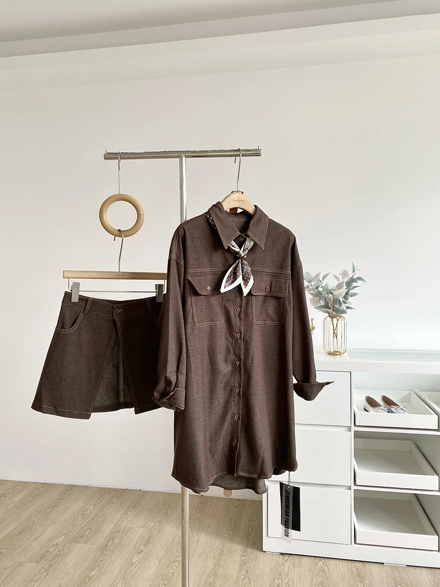 通勤服40代にぴったりな長袖シャツは、どう選ぶ？