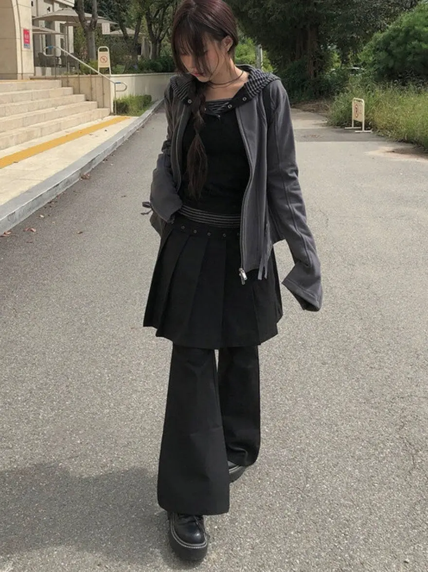 スカートとパンツの重ね着が失敗しない着こなしは？黒のプリーツスカートパンツで解決する