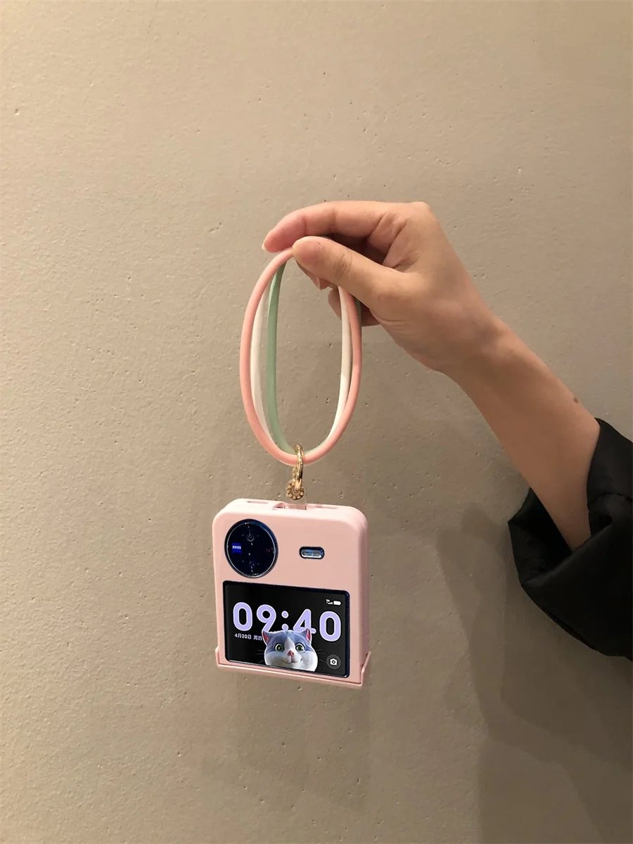 スマホケースを選ぶときに迷う？シンプルで可愛いピンク提げハンドルケースが解決する理由とは