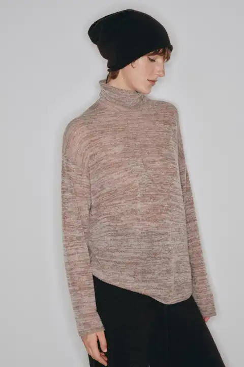 極細珠片使用の花柄ニットセーター【アルパカウール・軽量・千層デザイン】