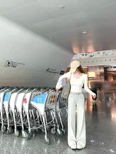 Vネック長袖Tシャツ【レディース・春用・スリムフィット・シンプルデザイン】