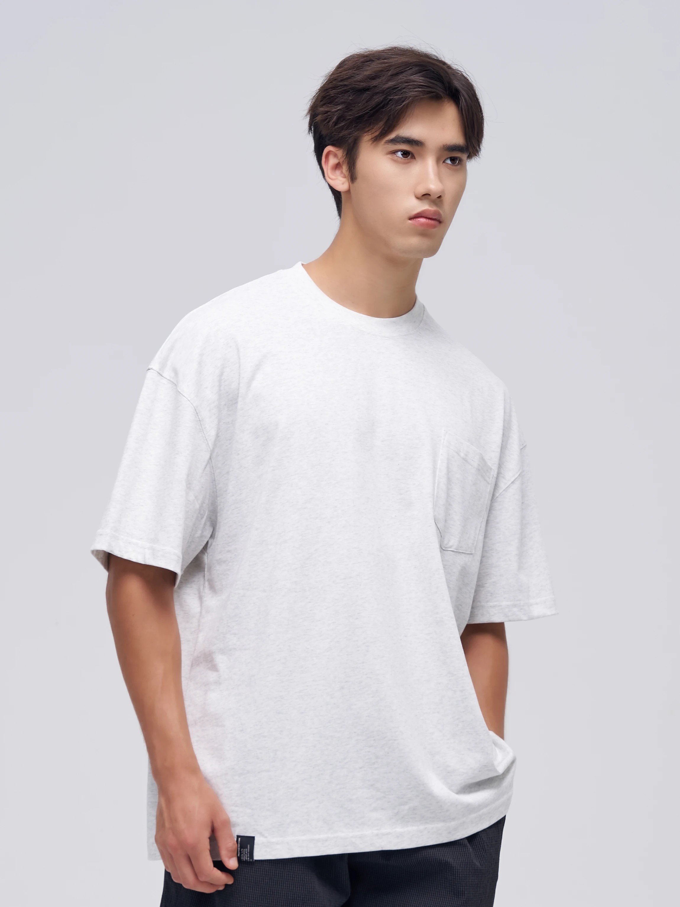 メンズ半袖Tシャツをどう選ぶ？抗UV機能と柔らかさが融合した「極上の肌触り」が今夏の必須アイテム