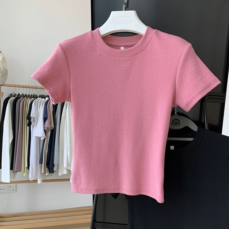 シンプルで合わせやすい黒のリブ編みショルダー短袖Tシャツの特徴と実用性