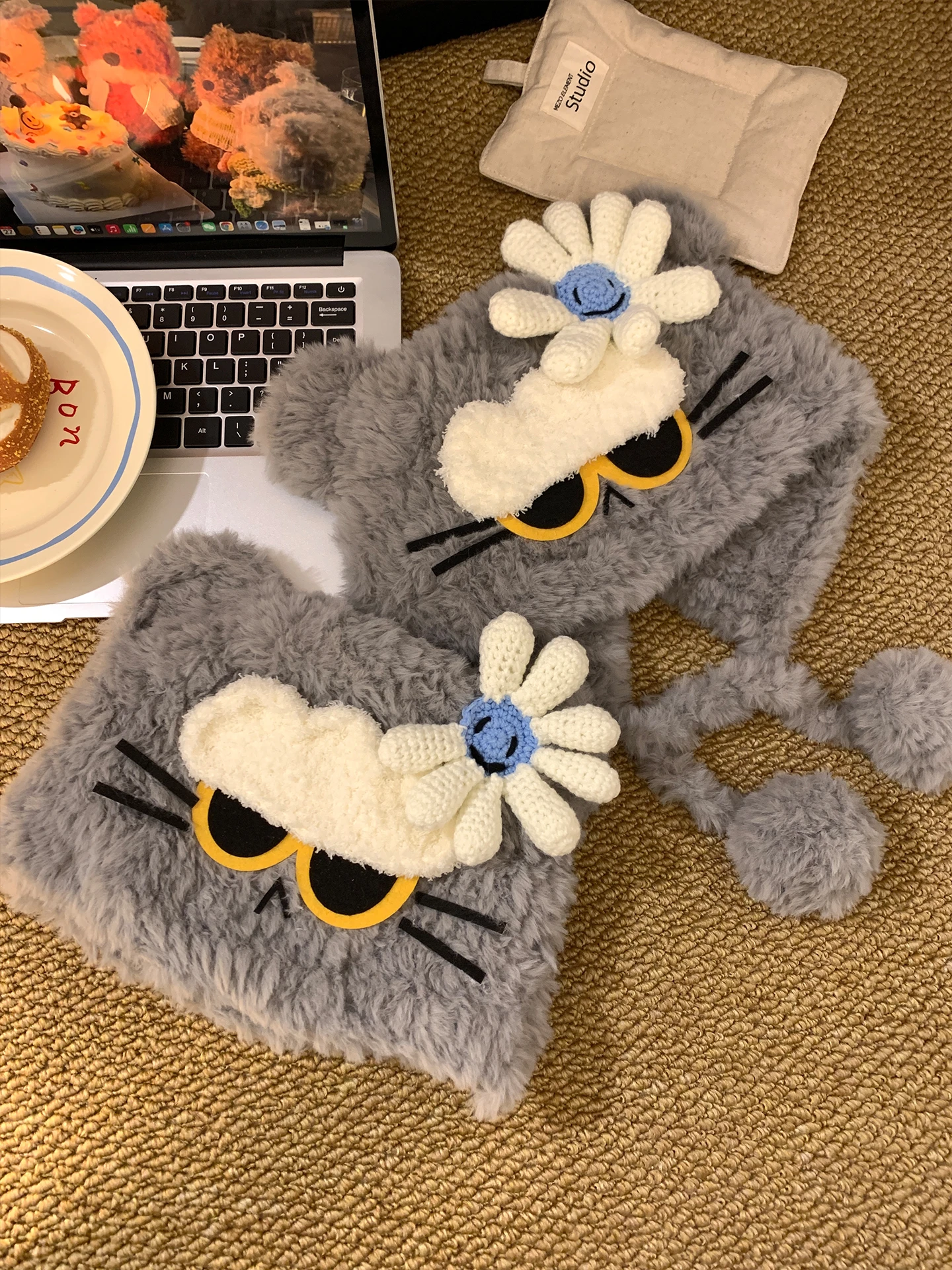 可愛い猫耳デザインの毛糸耳当て帽子：冬用保温性とファッションのバランスを実証