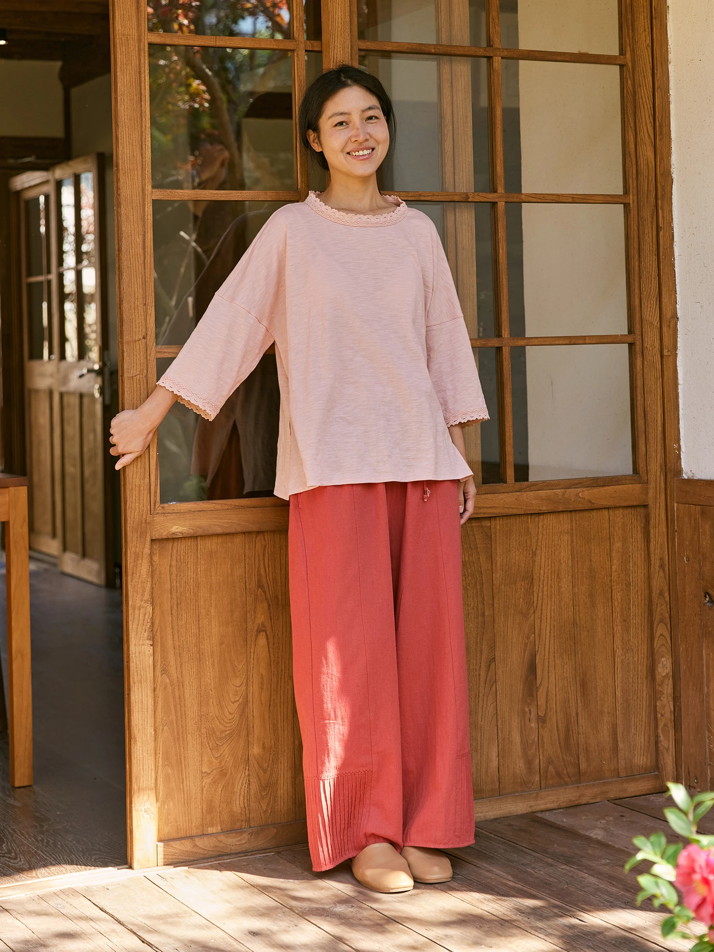 5月末にどんな服装が旬か？夏に向けた1本のルームウェアが、通勤スタイルを救う