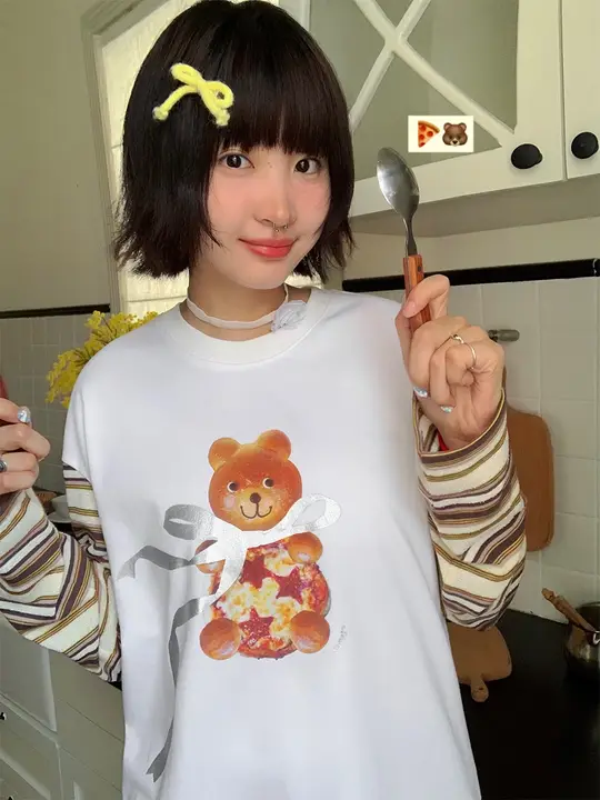 カラフルな長袖ニットTシャツ【シンプルなクマデザイン・フィット】