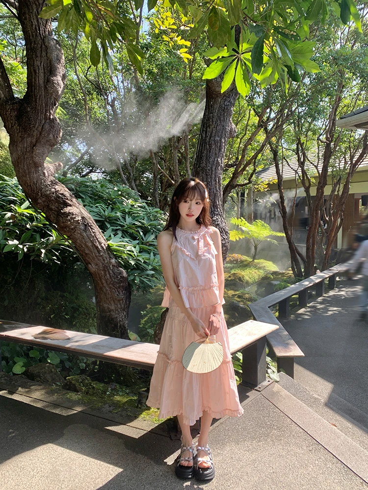 オリジナルデザインのJK制服【夏用・ノースリーブ・背中開き・モネの庭風】は明るい服としての実用性とファッション性をどう評価するか？